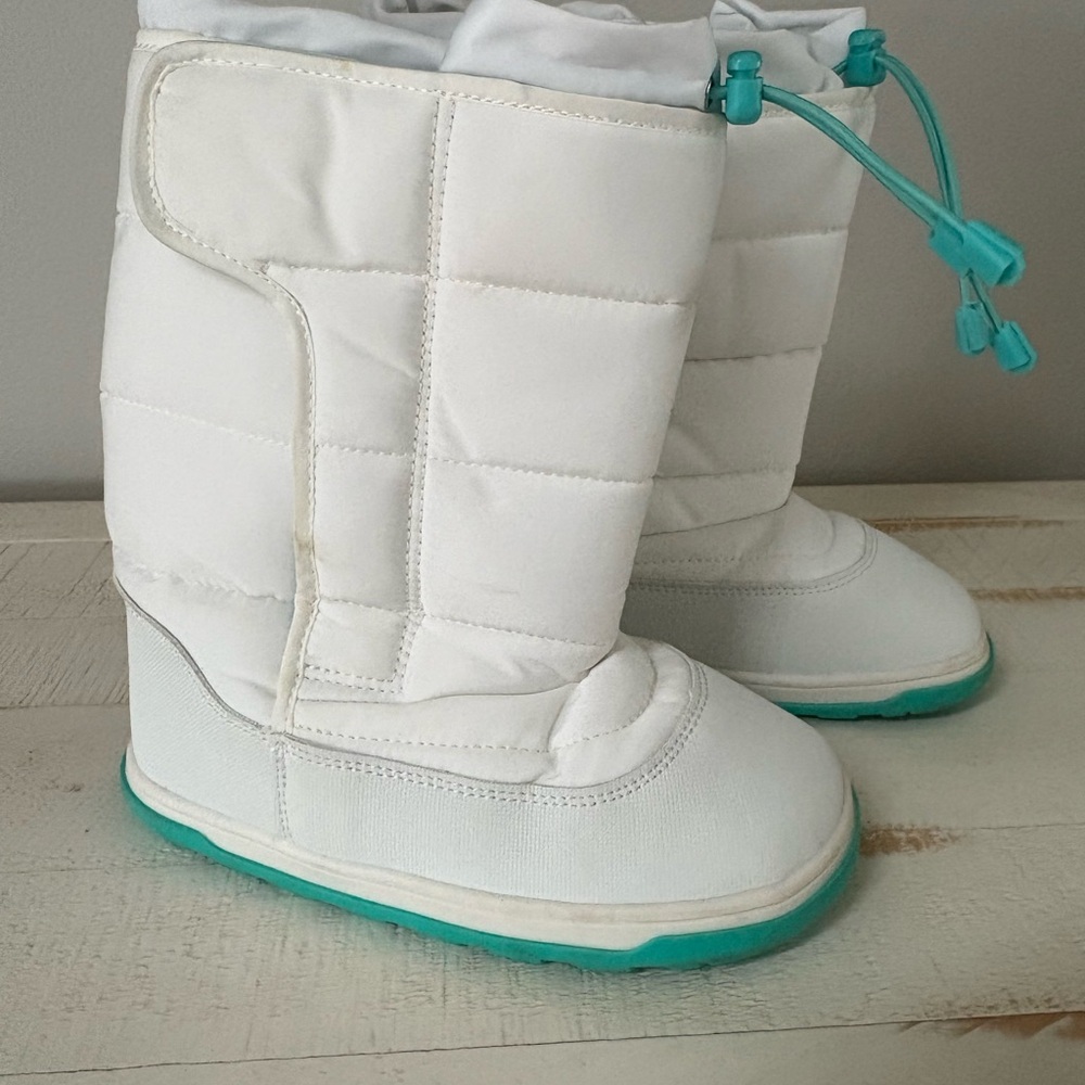 Kids White Snow Boots with Teal Accents